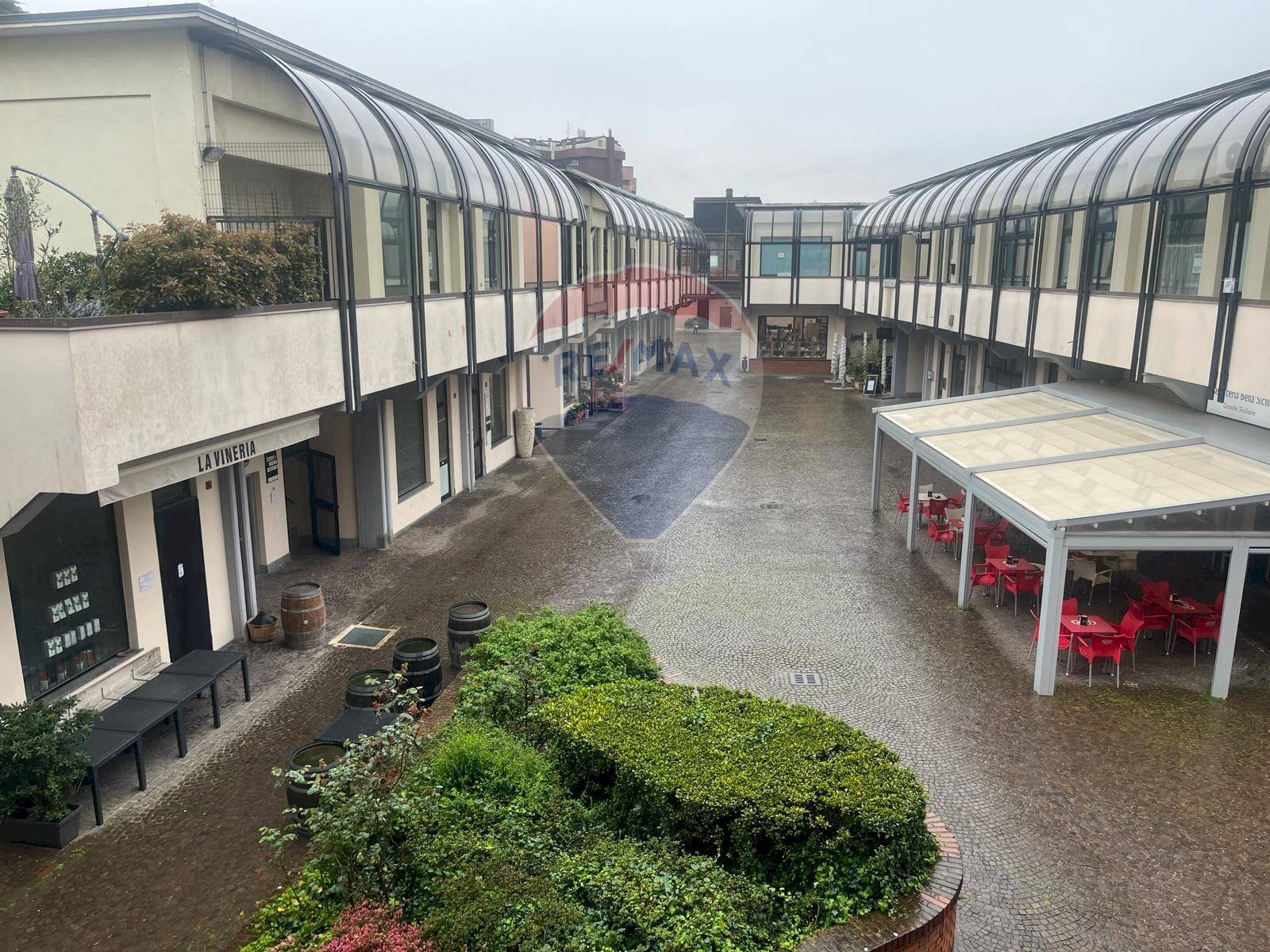 Edificio all\'aperto - Commercial Premises Via A. Moro
 
121, San Donato Milanese - photo 1