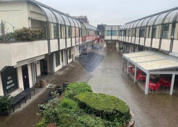 Edificio all\'aperto - Locale Commerciale Via A. Moro
121, San Donato Milanese - foto 1