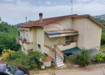 Casa all\'aperto - Villa Via Vardaro
 
snc, San Leucio del Sannio - foto 3