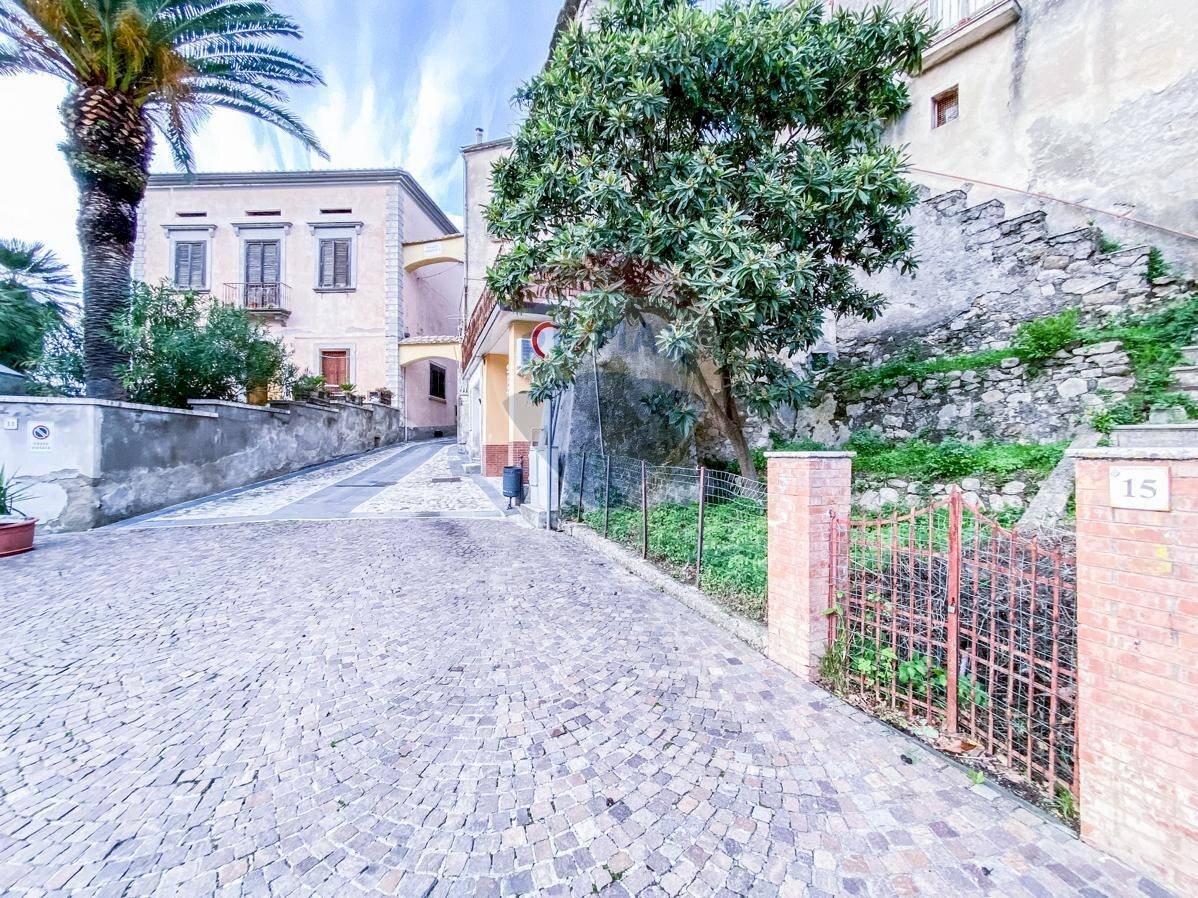 Casa all\'aperto - Stabile - Palazzo Ceppaloni - foto 2