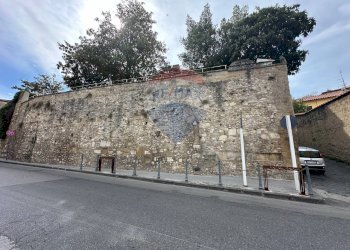 Edificio all\'aperto - Casa indipendente VIA NICCOLO FRANCO
 
59, Benevento - foto 2