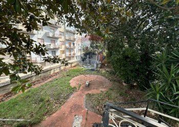 Giardino - Casa indipendente VIA NICCOLO FRANCO
 
59, Benevento - foto 12