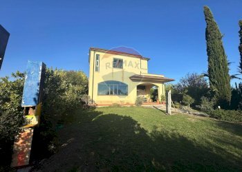 Casa all\'aperto - Casa indipendente C/da Roseto
 
snc, Benevento - foto 1