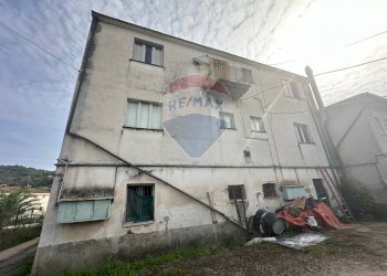 Edificio all\'aperto - Casa indipendente Benevento - foto 3