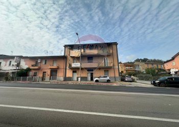 Edificio all\'aperto - Casa indipendente Benevento - foto 15