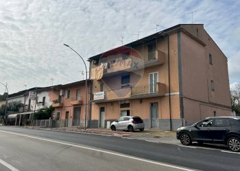 Edificio all\'aperto - Casa indipendente Benevento - foto 2