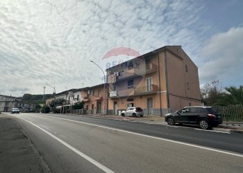 Edificio all\'aperto - Casa indipendente Benevento - foto 17
