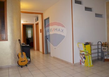 Hall / corridoio - Casa semi indipendente Fragneto Monforte - foto 4