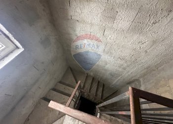 Scale - Casa semi indipendente San Leucio del Sannio - foto 9