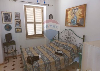 Camera / camera da letto - Three-room apartment Minturno - photo 9