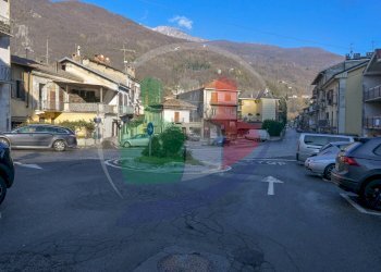 Foto 2 - Negozio Piazza Europa
12, Pont-Canavese - foto 2