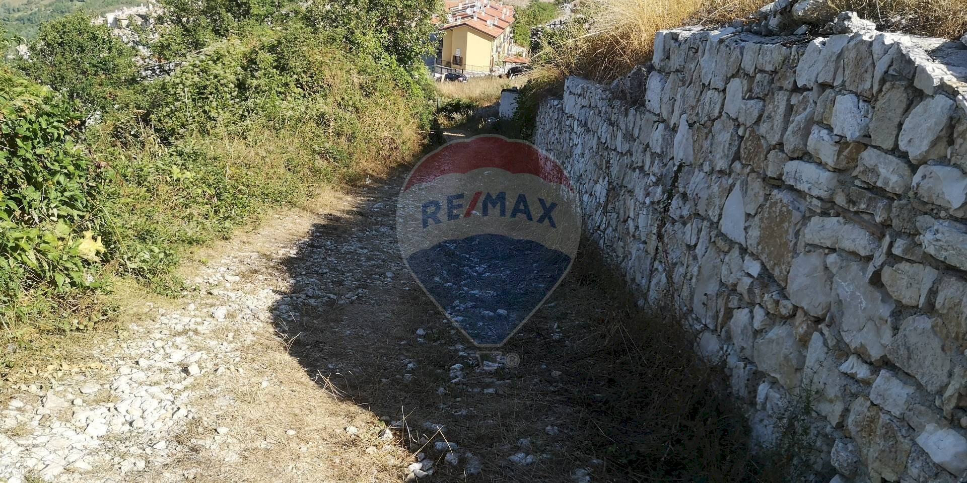 Edificio all\'aperto - Terreno agricolo via Rione Orientale, Barrea - foto 3