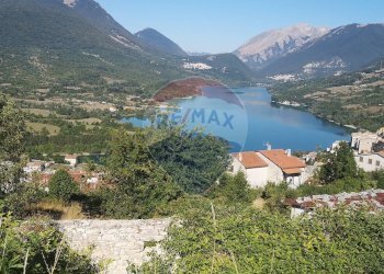 Vista dell\'acqua - Terreno agricolo via Rione Orientale, Barrea - foto 5