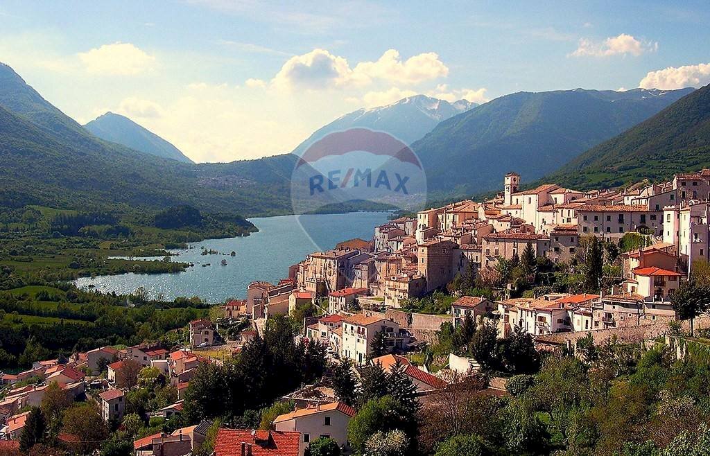 Vista delle montagne - Commercial Premises Via Sarentina
 
44, Barrea - photo 2