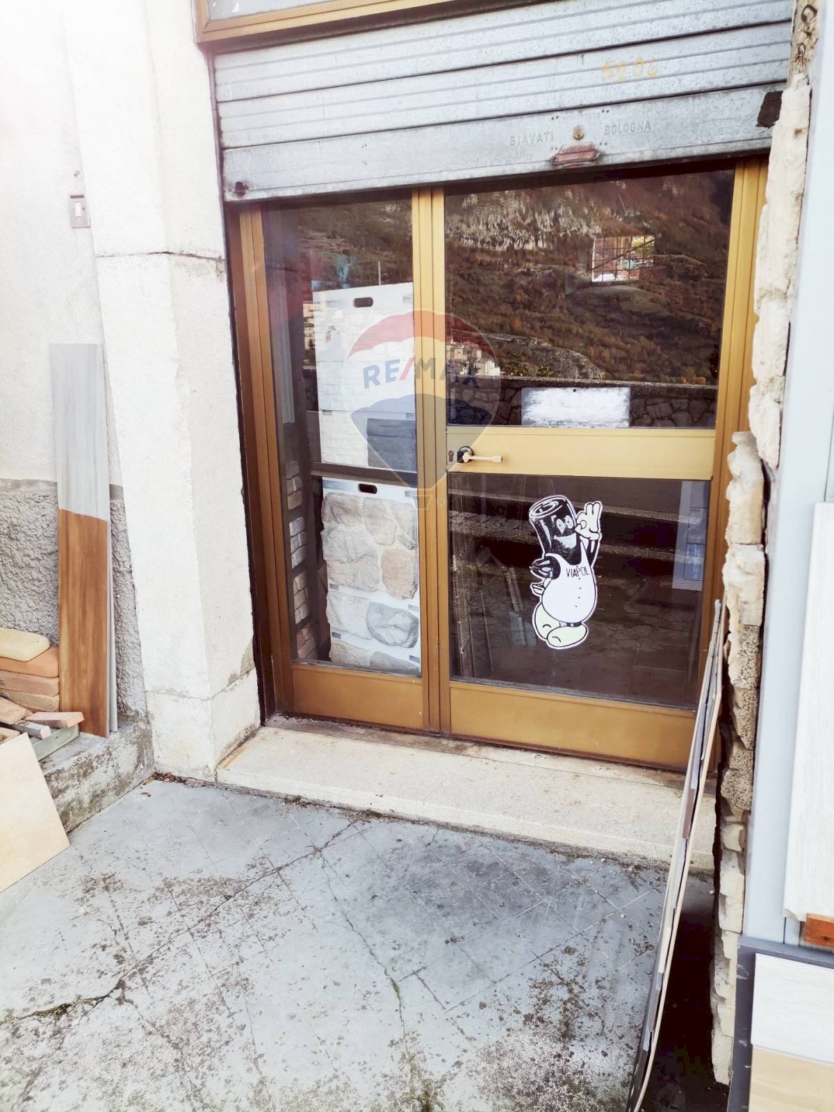 Dettagli - Locale Commerciale Via Sarentina
 
44, Barrea - foto 2