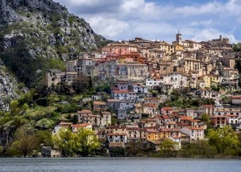 Edificio all\'aperto - Locale Commerciale Via Sarentina
 
44, Barrea - foto 5