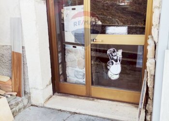 Dettagli - Locale Commerciale Via Sarentina
 
44, Barrea - foto 2