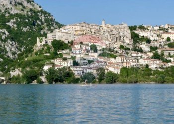 Vista dell\'acqua - Locale Commerciale Via Sarentina
 
44, Barrea - foto 6