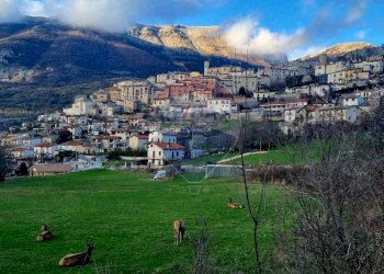 Vista delle montagne - Locale Commerciale Via Sarentina
 
44, Barrea - foto 7