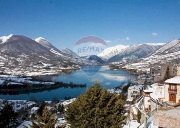 Vista delle montagne - Locale Commerciale Via Sarentina
 
44, Barrea - foto 8