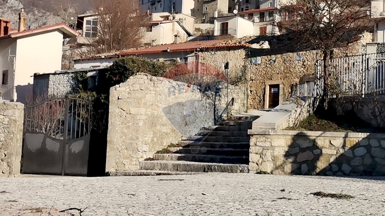 Edificio all\'aperto - Rustico Via Tricaglia, Barrea - foto 3