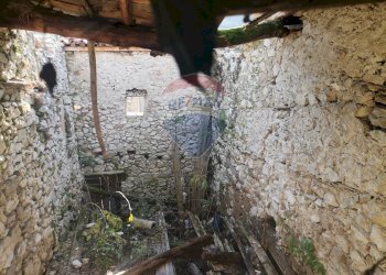 Edificio all\'aperto - Rustico Via Tricaglia, Barrea - foto 2