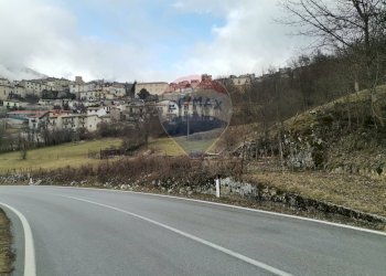 Edificio all\'aperto - Terreno edificabile Via Sarentina, Barrea - foto 3