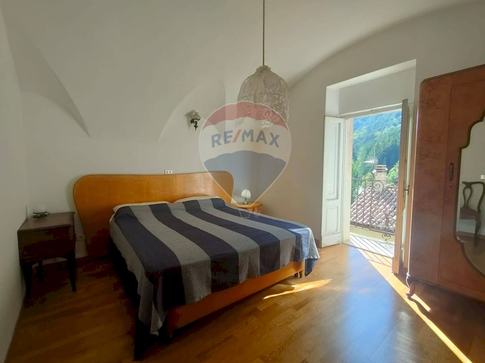 Camera / camera da letto - Trilocale Via Caracena
 
45, Villetta Barrea - foto 2