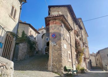 Edificio all\'aperto - Trilocale Via Caracena
 
45, Villetta Barrea - foto 2