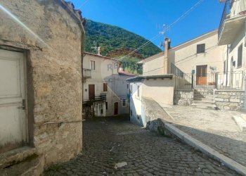 Casa all\'aperto - Trilocale Via Caracena
 
45, Villetta Barrea - foto 36