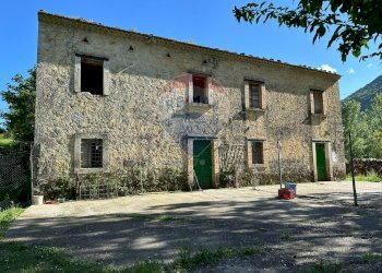 Casa all\'aperto - Rustic Località Sorgenti del Volturno
 
snc, Rocchetta a Volturno - photo 12