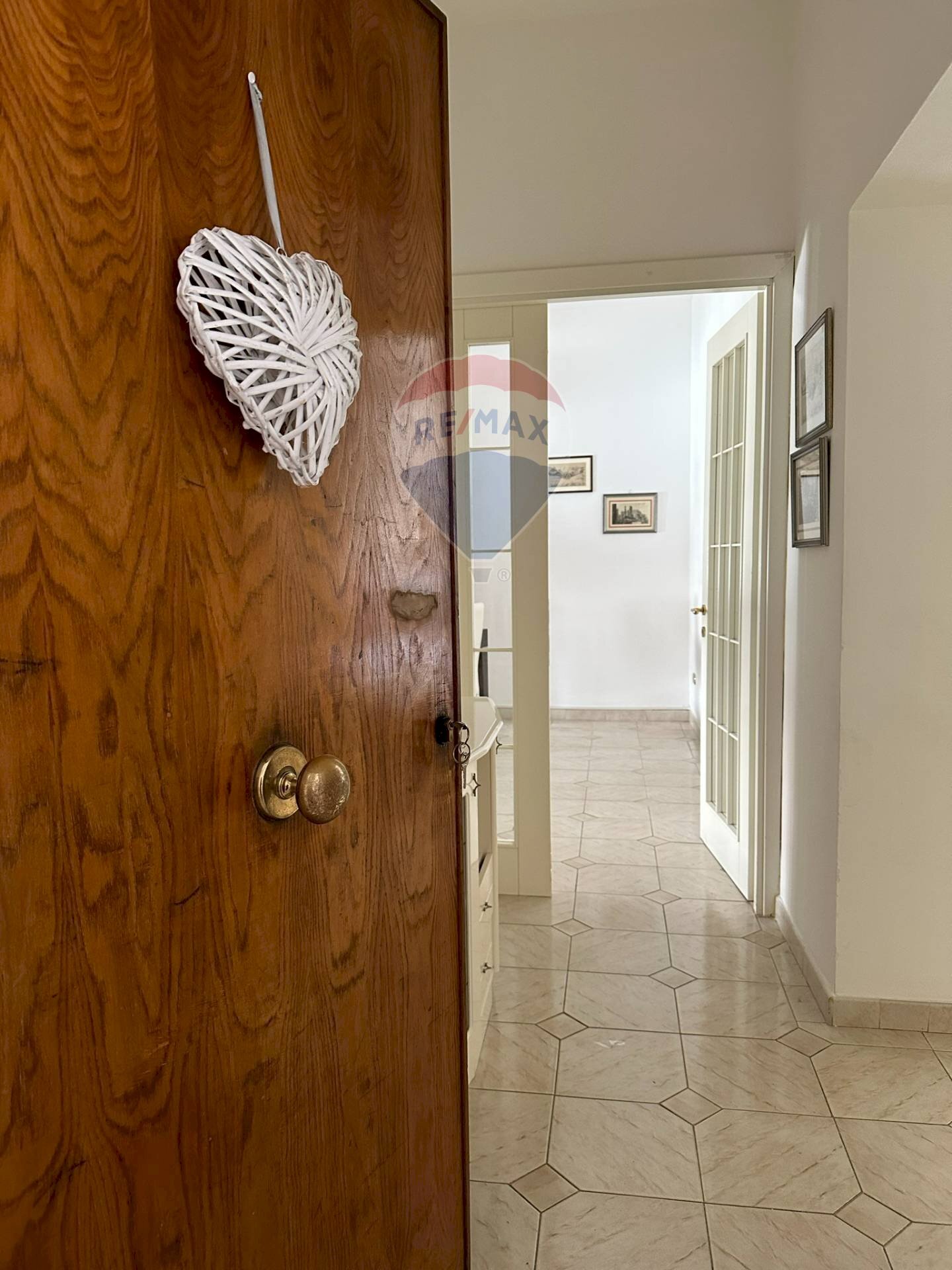 Hall / corridoio - Four-room apartment Via Giuseppe Mazzini
 
3, Rocchetta a Volturno - photo 2