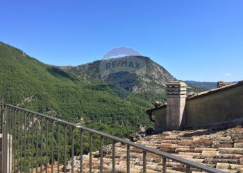 Vista delle montagne - Casa semi indipendente Piazza Vittorio Emanuele III
 
4, Castel San Vincenzo - foto 9