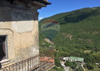 Vista delle montagne - Casa semi indipendente Piazza Vittorio Emanuele III
 
4, Castel San Vincenzo - foto 17