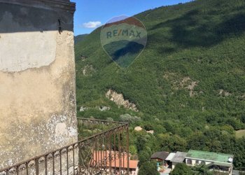 Vista delle montagne - Casa semi indipendente Piazza Vittorio Emanuele III
 
4, Castel San Vincenzo - foto 20