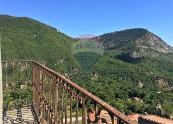 Vista delle montagne - Casa semi indipendente Piazza Vittorio Emanuele III
 
4, Castel San Vincenzo - foto 26