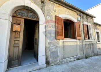Edificio all\'aperto - Casa indipendente Via Roma, Colli a Volturno - foto 1