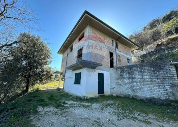 Casa all\'aperto - Trilocale Via Leonardo Da Vinci, Montaquila - foto 2