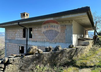 Casa all\'aperto - Trilocale Via Leonardo Da Vinci, Montaquila - foto 8