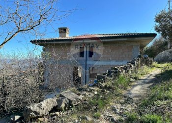 Casa all\'aperto - Trilocale Via Leonardo Da Vinci, Montaquila - foto 9