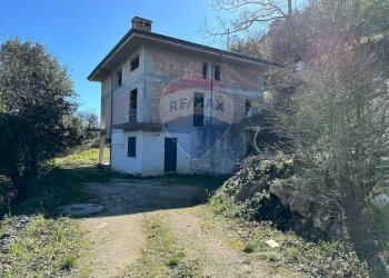 Casa all\'aperto - Trilocale Via Leonardo Da Vinci, Montaquila - foto 13