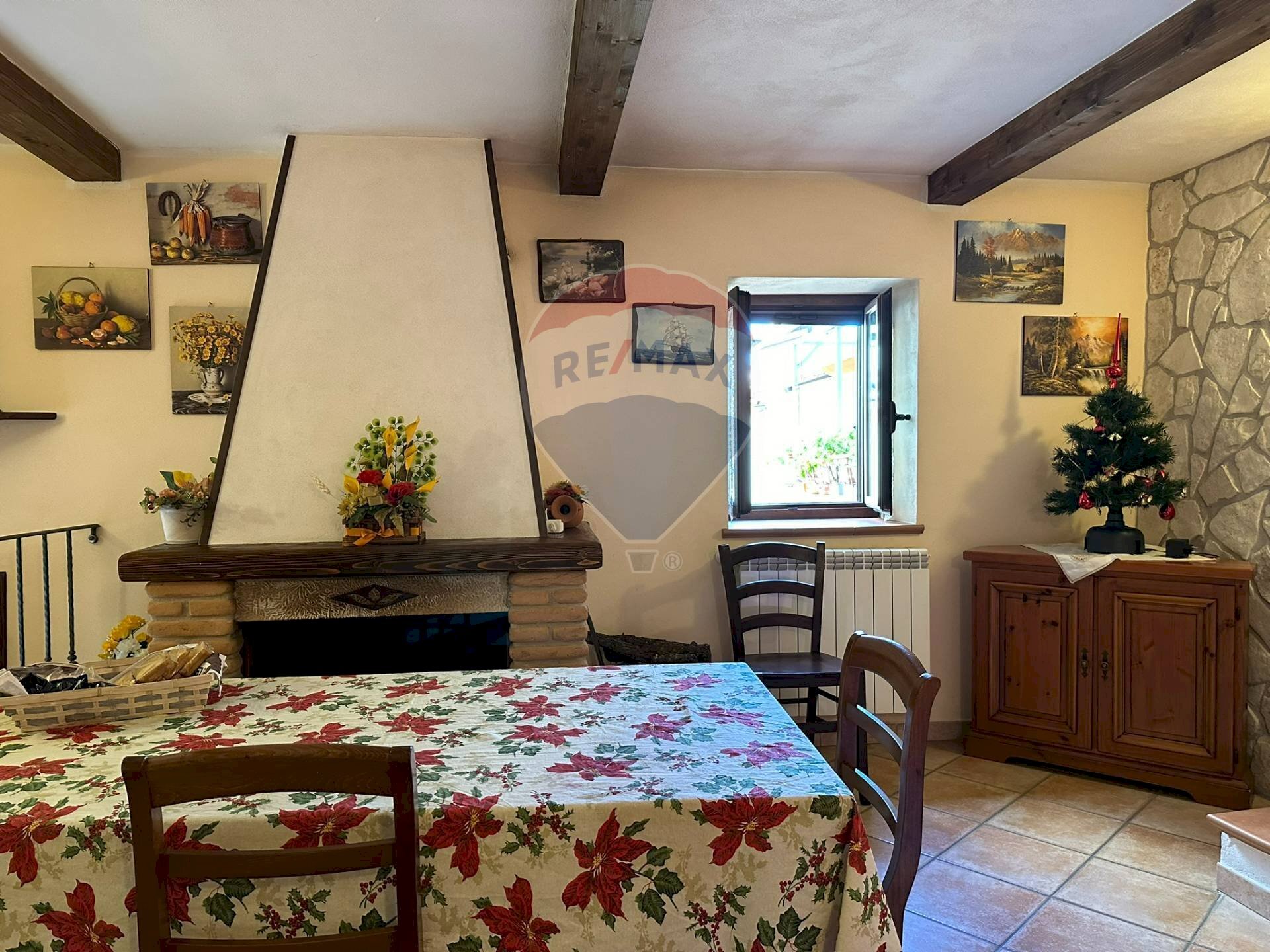 Piano terra rialzato - Casa semi indipendente Via Buonconsiglio
 
snc, Scapoli - foto 1