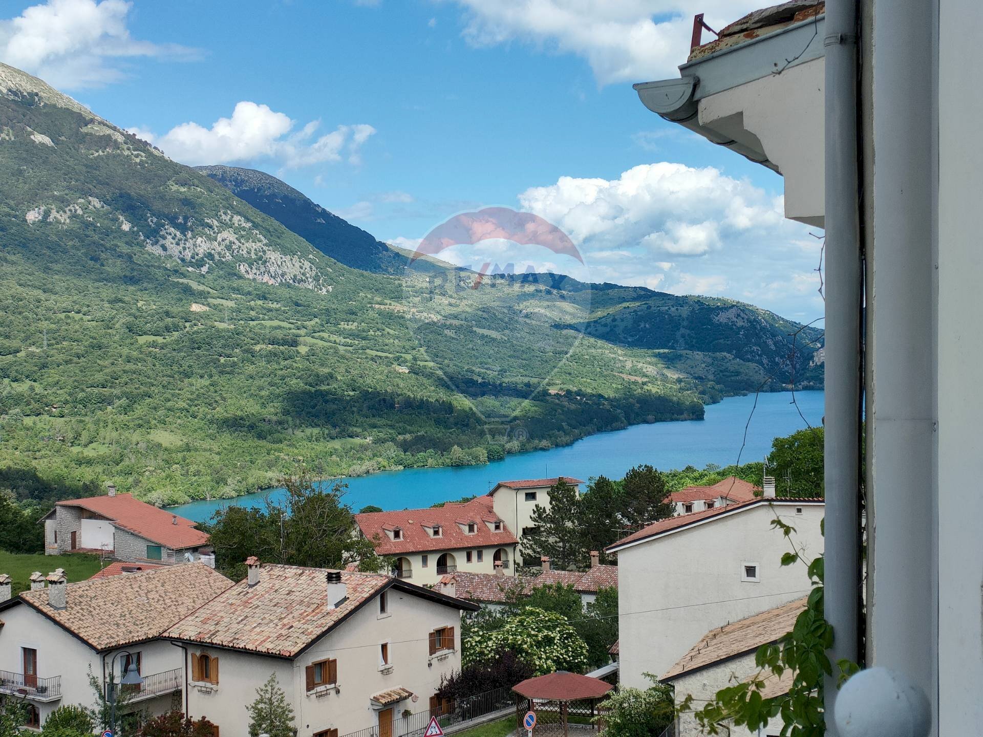 Vista delle montagne - Trilocale Via Nazionale
 
13, Civitella Alfedena - foto 1