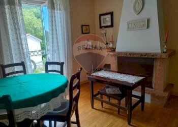 Sala da pranzo - Trilocale Via Nazionale
 
13, Civitella Alfedena - foto 3