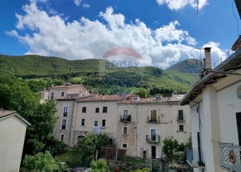 Vista delle montagne - Trilocale Via Nazionale
 
13, Civitella Alfedena - foto 9