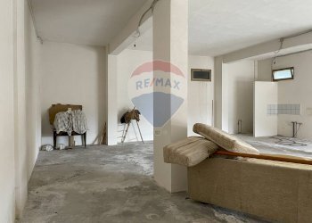 Soggiorno - Magazzino Via Isernia, Colli a Volturno - foto 8