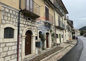 Edificio all\'aperto - Trilocale Via Roma
 
Snc, Barrea - foto 3