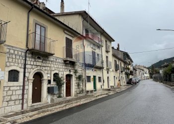 Edificio all\'aperto - Trilocale Via Roma
 
Snc, Barrea - foto 7