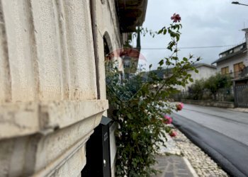 Balcone - Trilocale Via Roma
 
Snc, Barrea - foto 8