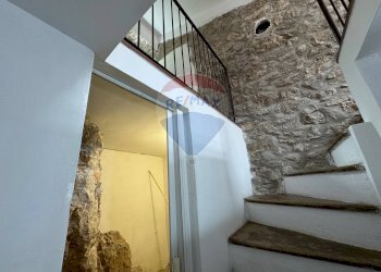 Scale - Trilocale Via Roma
 
Snc, Barrea - foto 32